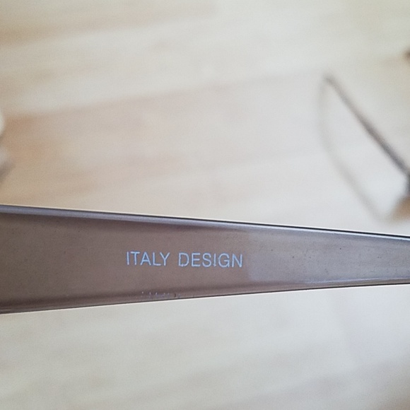 Fade Glasses - Picture 4 of 4